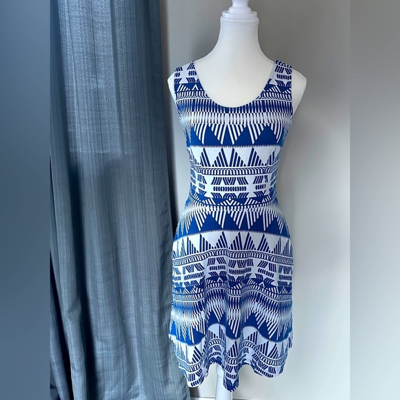 New York & Company Stretch cotton dress with side pockets,  sz XS.  Like new - Picture 3 of 8